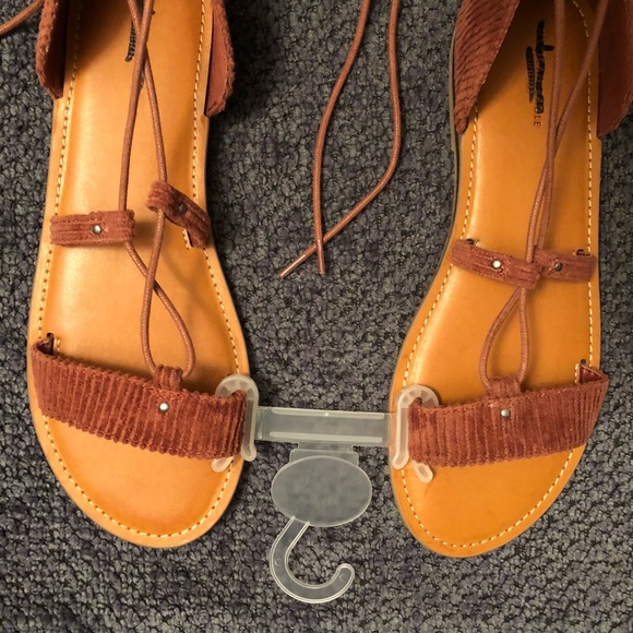 ❗️3 for $15❗️American Eagle sandals - Picture 3 of 6